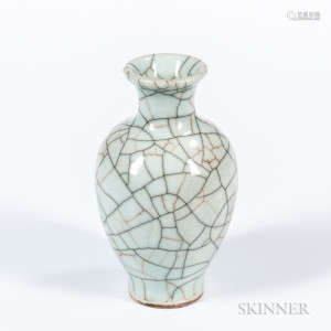 Small Crackle-glazed Celadon Vase