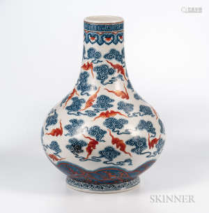 Iron Red-enameled Blue and White Tianqiuping Vase