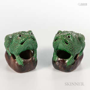 Pair of Famille Verte Frogs