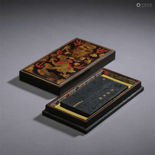 TWO CHINESE INK CAKE IN GOLD PAINTED BLACK LACQUER CASE