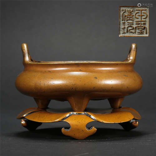 CHINESE BRONZE TRIPLE FEET ROUND CENSER ON BASE