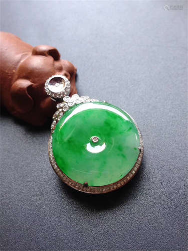 18K WHITE GOLD DIAMOND NATURAL JADEITE BUTTON PENDANT