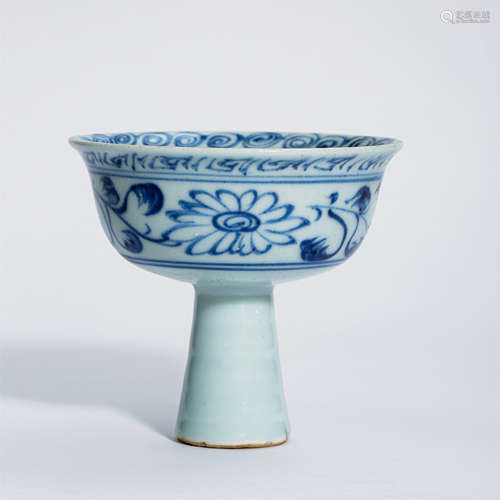 CHINESE PORCELAIN BLUE AND WHITE FLOWER STEM CUP