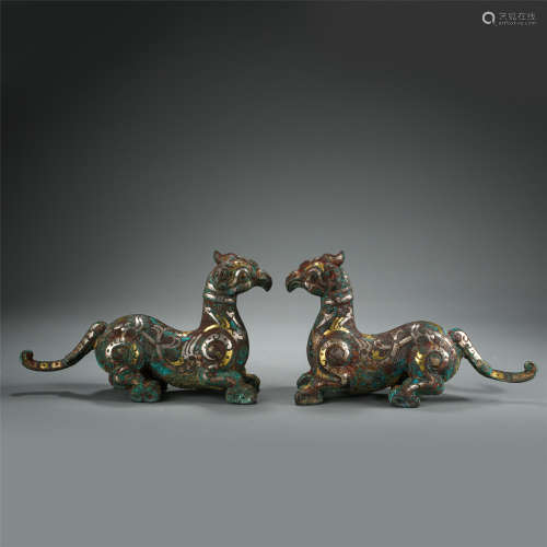 PAIR OF CHINESE SILVER GOLD INLAID BRONZE COUCHING BEAST