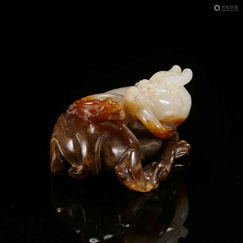 CHINESE WHITE JADE BEAST TABLE ITEM