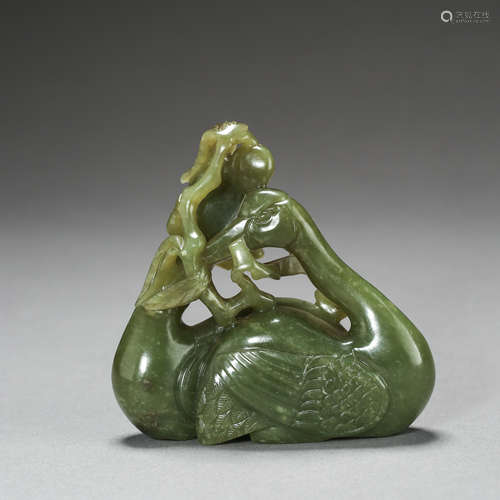 CHINESE SPINACH JADE GOOSE WITH LINGCHI TABLE ITEM