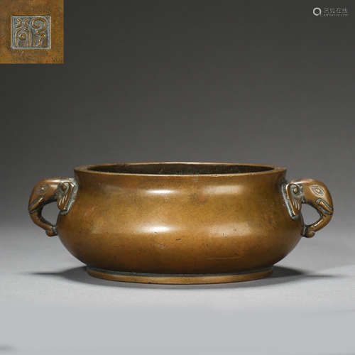 CHINESE BRONZE ELEPHANT TRUNK HANDLE ROUND CENSER