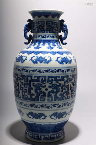 CHINESE PORCELAIN BLUE AND WHITE BEAST VASE