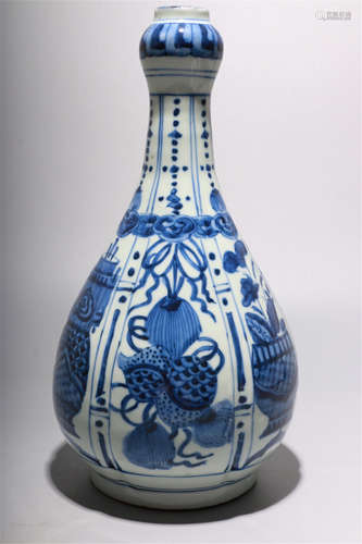 CHINESE PORCELAIN BLUE AND WHITE FLOWER VASE