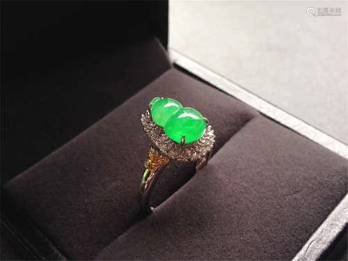 18K WHITE GOLD DIAMOND NATURAL JADEITE GOURD RING