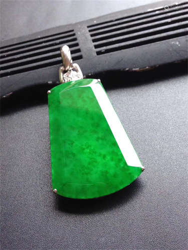 18K WHITE GOLD DIAMOND NATURAL JADEITE PLAQUE PENDANT