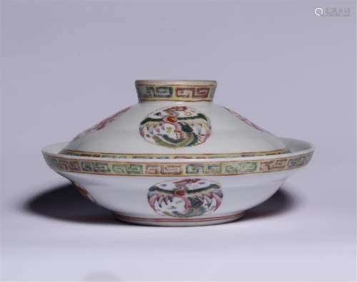 CHINESE PORCELAIN FAMILLE ROSE DRAGON AND PHOENIX LIDDED PLATE