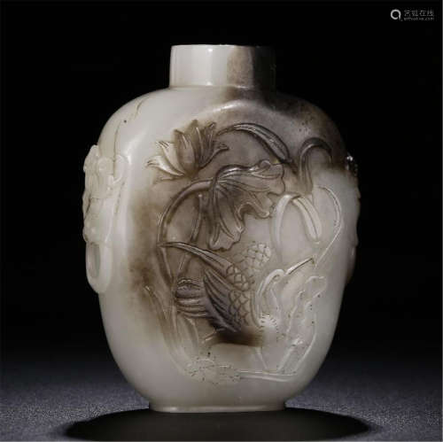 CHINESE GREY JADE LOTUS SNUFF BOTTLE