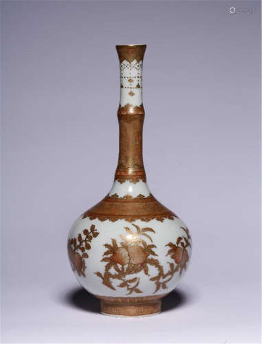 CHINESE PORCELAIN IRON RED GOLD PAINTED LONG NECK VASE