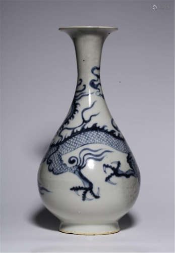 CHINESE PORCELAIN BLUE AND WHITE DRAGON YUHUCHUN VASE