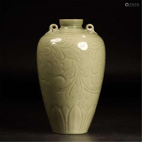 CHINESE PORCELAIN YUE WARE ENGRAVED FLOWER MEIPING VASE