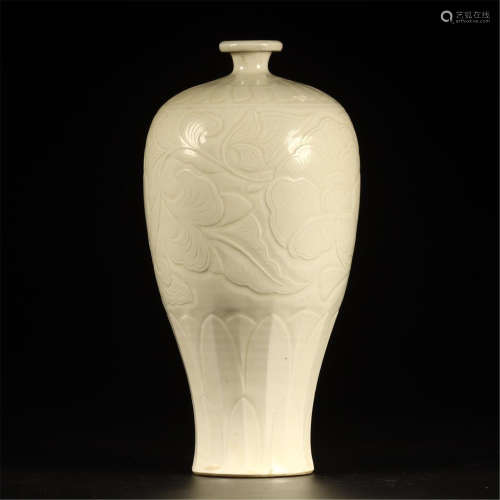 CHINESE PORCELAIN DING WARE WHITE GLAZE MEIPING VASE