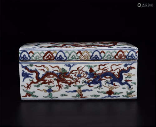 CHINESE PORCELAIN WUCAI DRAGON LIDDED SQUARE BOX