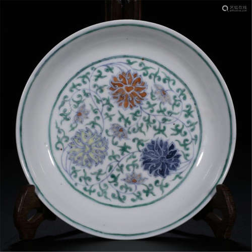 CHINESE PORCELAIN DOUCAI FLOWER PLATE