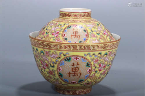 CHINESE PORCELAIN FAMILLE ROSE FLOWER LIDDED CUP