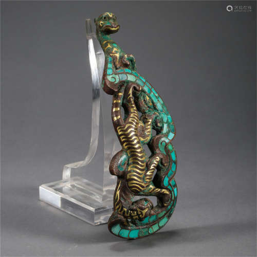 CHINESE TURQUOISE GOLD INLAID GILT BRONZE TIGER BELT HOOK