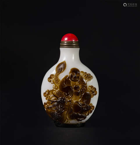 CHINESE PEKING GLASS LOHAN AND TIGER SNUFF BOTTLE