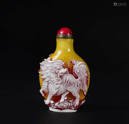 CHINESE PEKING GLASS DRAGON SNUFF BOTTLE