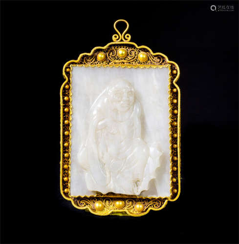 CHINESE PURE GOLD MOUNTED WHITE JADE PLAQUE OF SEATED LOHAN