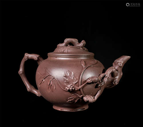 CHINESE YIXING ZISHA CLAY SQUARRIL AND GRAPE TEA POT