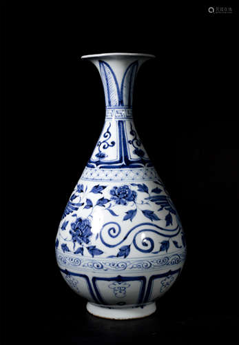 CHINESE PORCELAIN BLUE AND WHITE FLOWER YUHUCHUN VASE