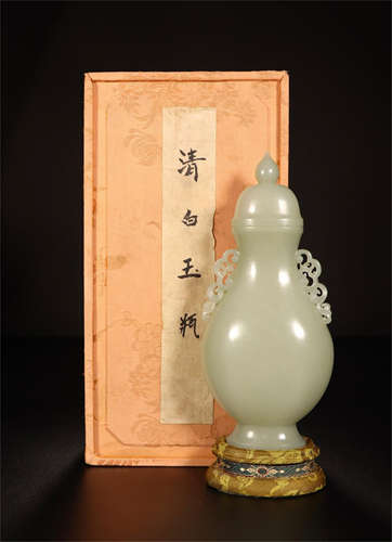 CHINESE GREY JADE LIDDED VASE