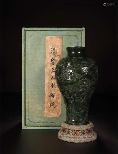 CHINESE SPINACH JADE MOUNTAIN VIEWS VASE