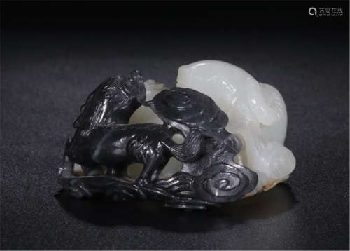 CHINESE WHITE AND BLACK JADE BEAST TABLE ITEM