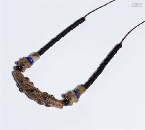 CHINESE ANCIENT PEKING GLASS BEAD NECKLACE