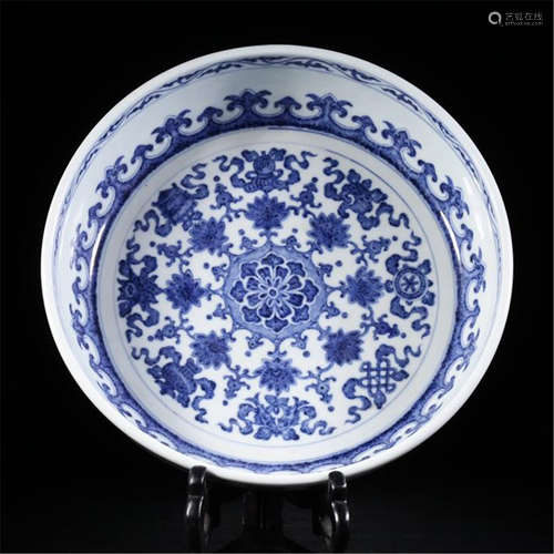 CHINESE PORCELAIN BLUE AND WHITE FLOWER BOWL