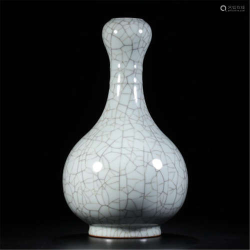 CHINESE PORCELAIN GE WARE CRACKED GLAZE VASE