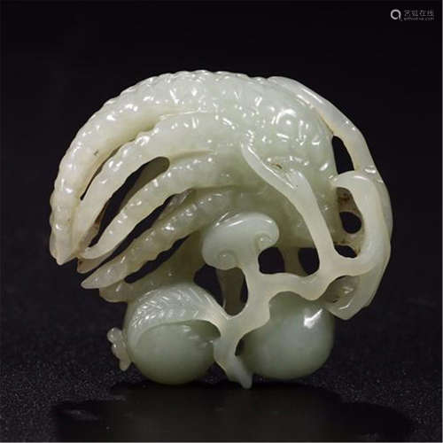 CHINESE CELADON JADE BUDDHA HAND PEACH TABLE ITEM