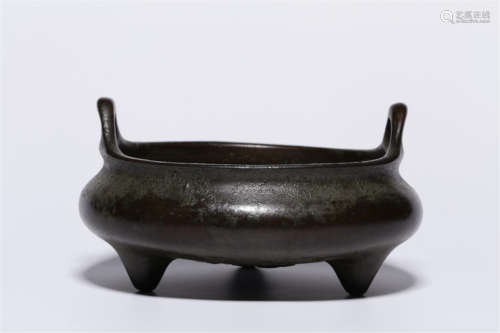 CHINESE BRONZE TRIPLE FEET CIRCLE HANDLE ROUND CENSER