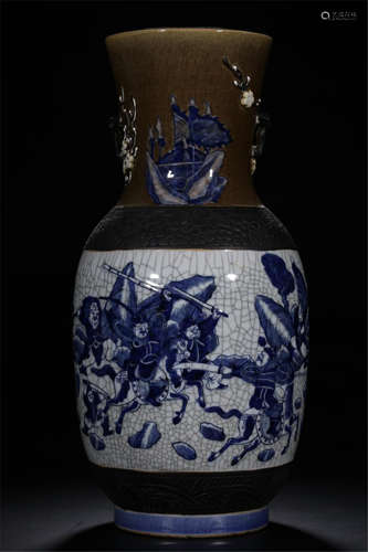 CHINESE PORCELAIN GE GLAZE BLUE AND WHTIE FIGURES VASE