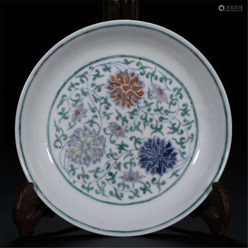 CHINESE PORCELAIN DOUCAI FLOWER PLATE