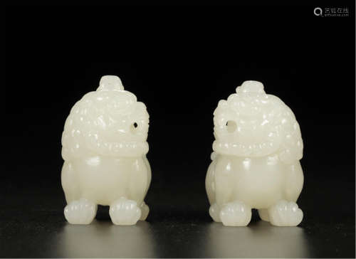 PAIR OF CHINESE WHITE JADE LION TABLE ITEM
