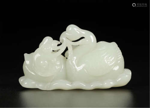 CHINESE WHITE JADE DUCK AND LINGCHI TABLE ITEM