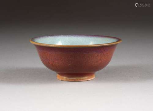 KLEINE TEESCHALE China, 19./20. Jh. Keramik, rot-blaue