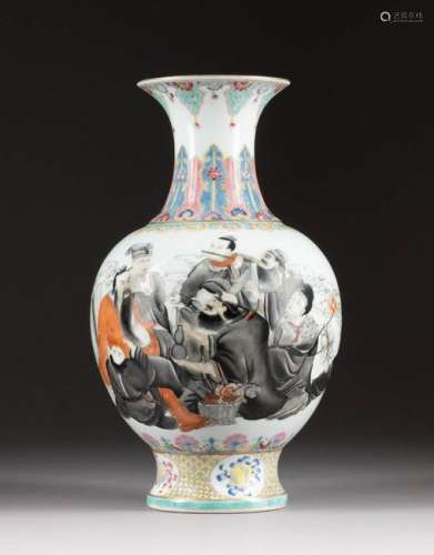 VASE MIT ACHT UNSTERBLICHEN China, 20. Jh. Porzellan,