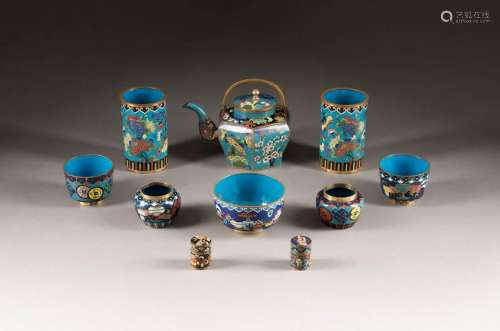 ZHEN CLOISONNÉ-OBJEKTE China, um 1900 Polychromes