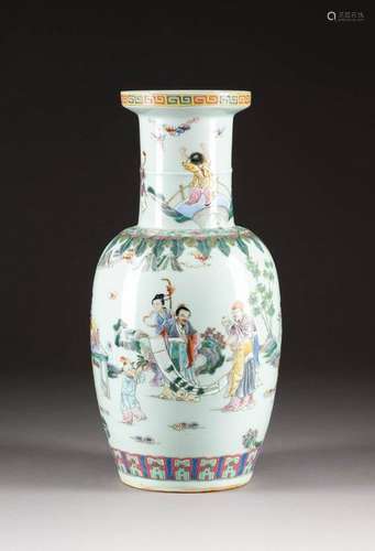 VASE MIT FIGÜRLICHER SZENERIE China, um 1900 oder