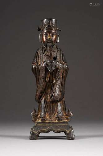 STEHENDER BEAMTER China, Ming-Dynastie Bronze, dunkel