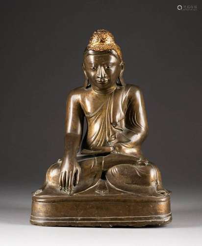 SITZENDER BUDDHA: SHAKYAMUNI Thailand, 18./19. Jh.