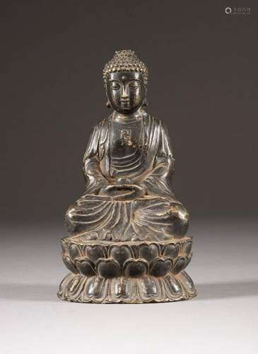 SITZENDER BUDDHA China, 19./20. Jh. Bronze, dunkel