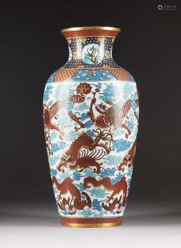 GROßE CLOISONNÉ-VASE MIT DRACHENDEKOR Japan,